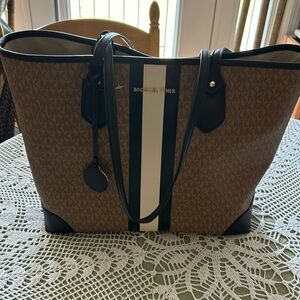 Michael Kors Eva Multi Husk purse